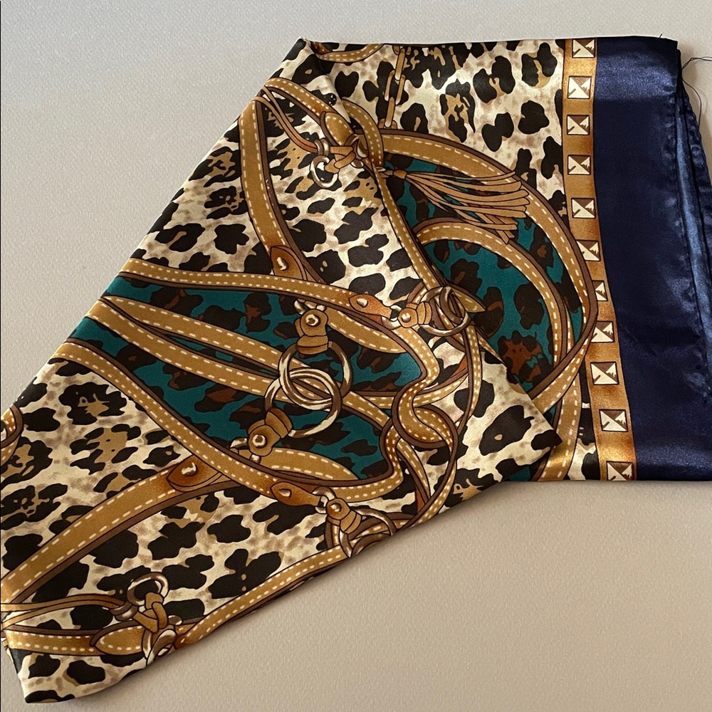 Style Leopard Print Navy Headscarf N1400 - Picture 3 of 3